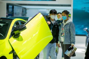 9体育-赛地聚焦——社区盾关键时刻热度飙升，新疆广汇扳平良机，目标明确，赛程密集仍需轮换