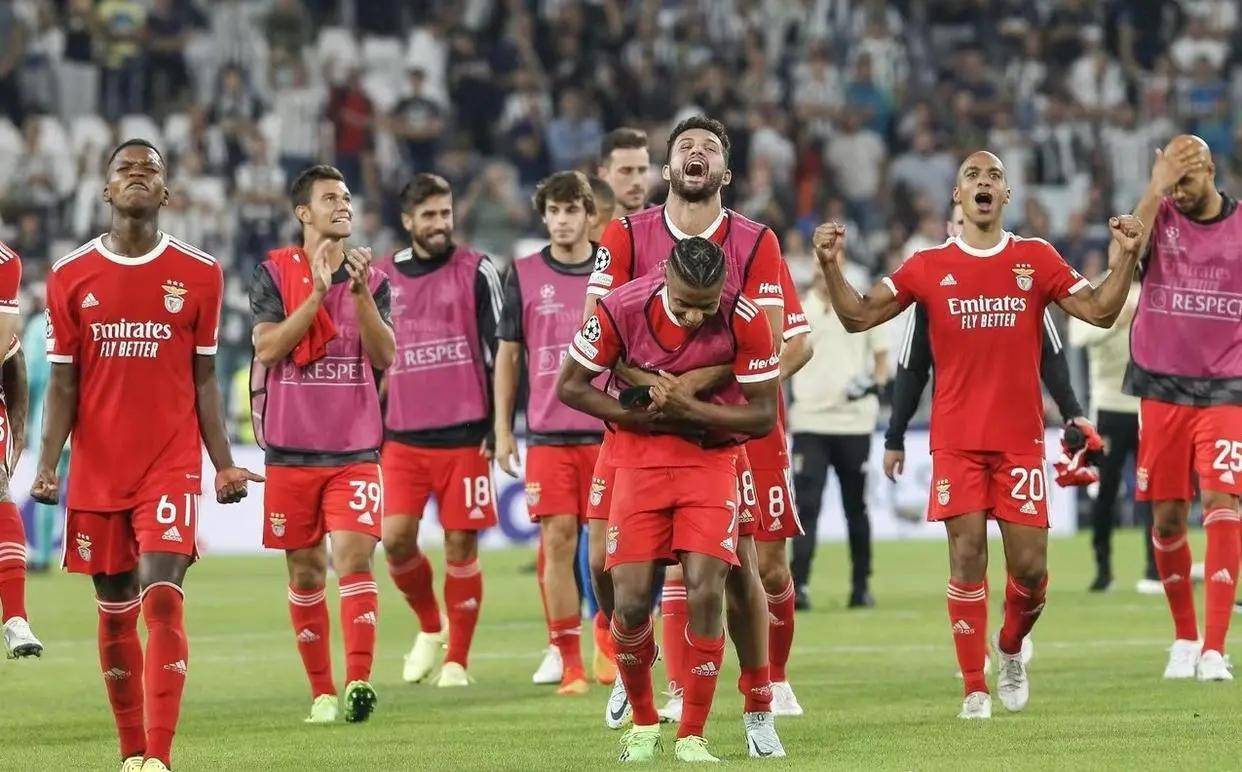 明明第一次见面却感觉很熟悉 明明第一次见面却感觉很熟悉