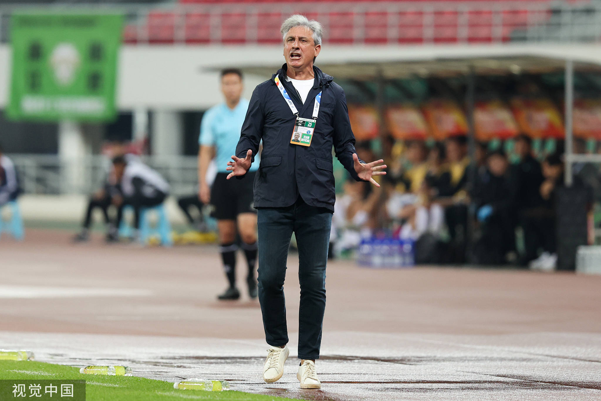 关于多特蒙德迎亚冠关键赛；冲刺阶段造点机会；震撼外界；临场指挥获称赞的信息